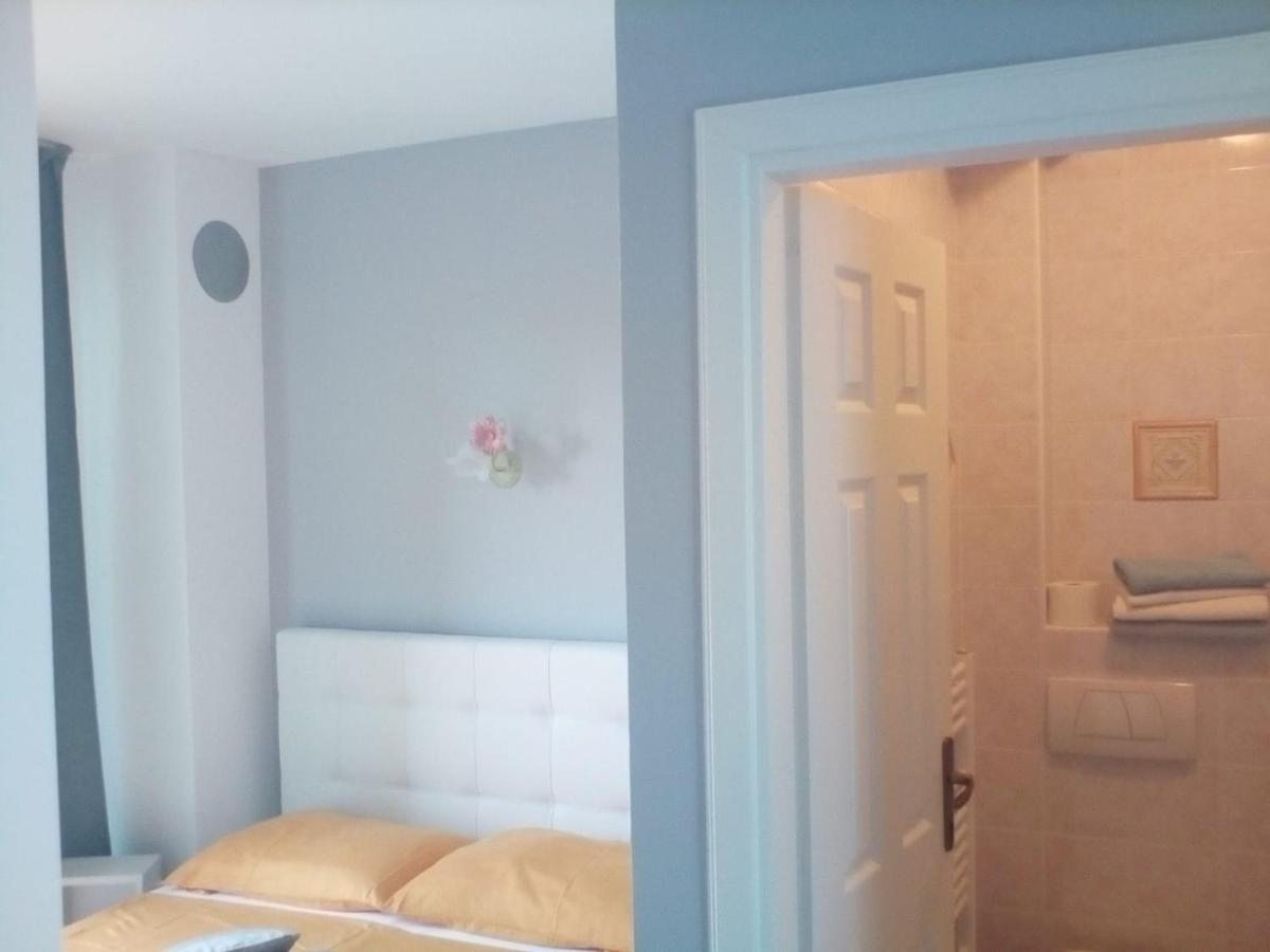 Ana Rooms Krk Town Exteriör bild