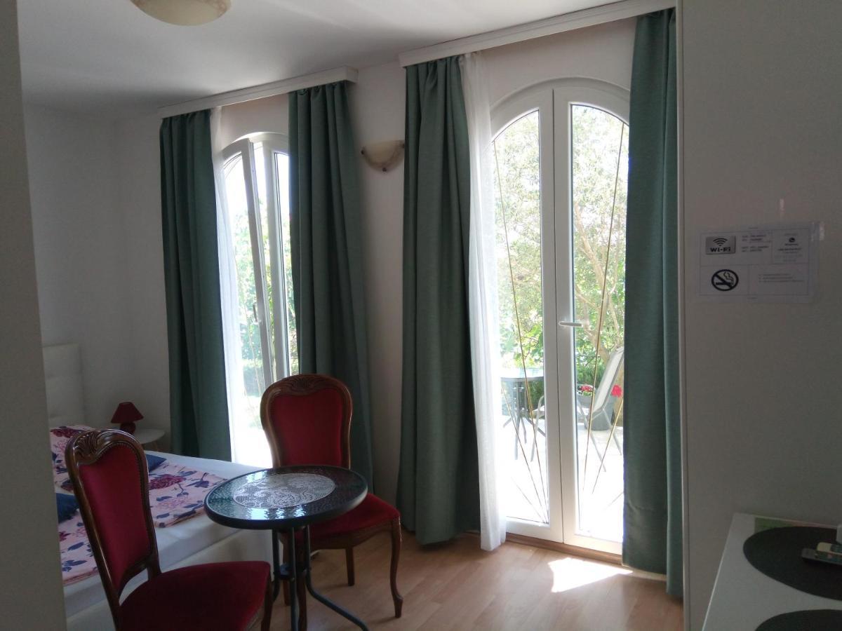 Ana Rooms Krk Town Exteriör bild