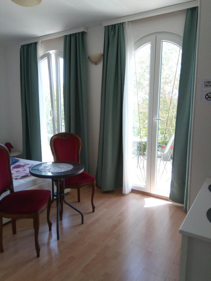 Ana Rooms Krk Town Exteriör bild