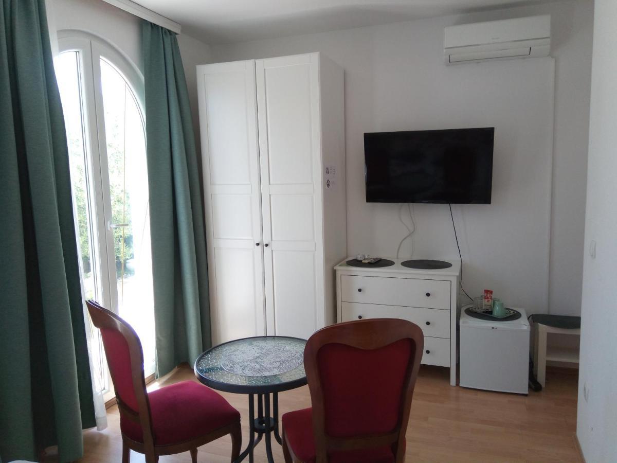 Ana Rooms Krk Town Exteriör bild