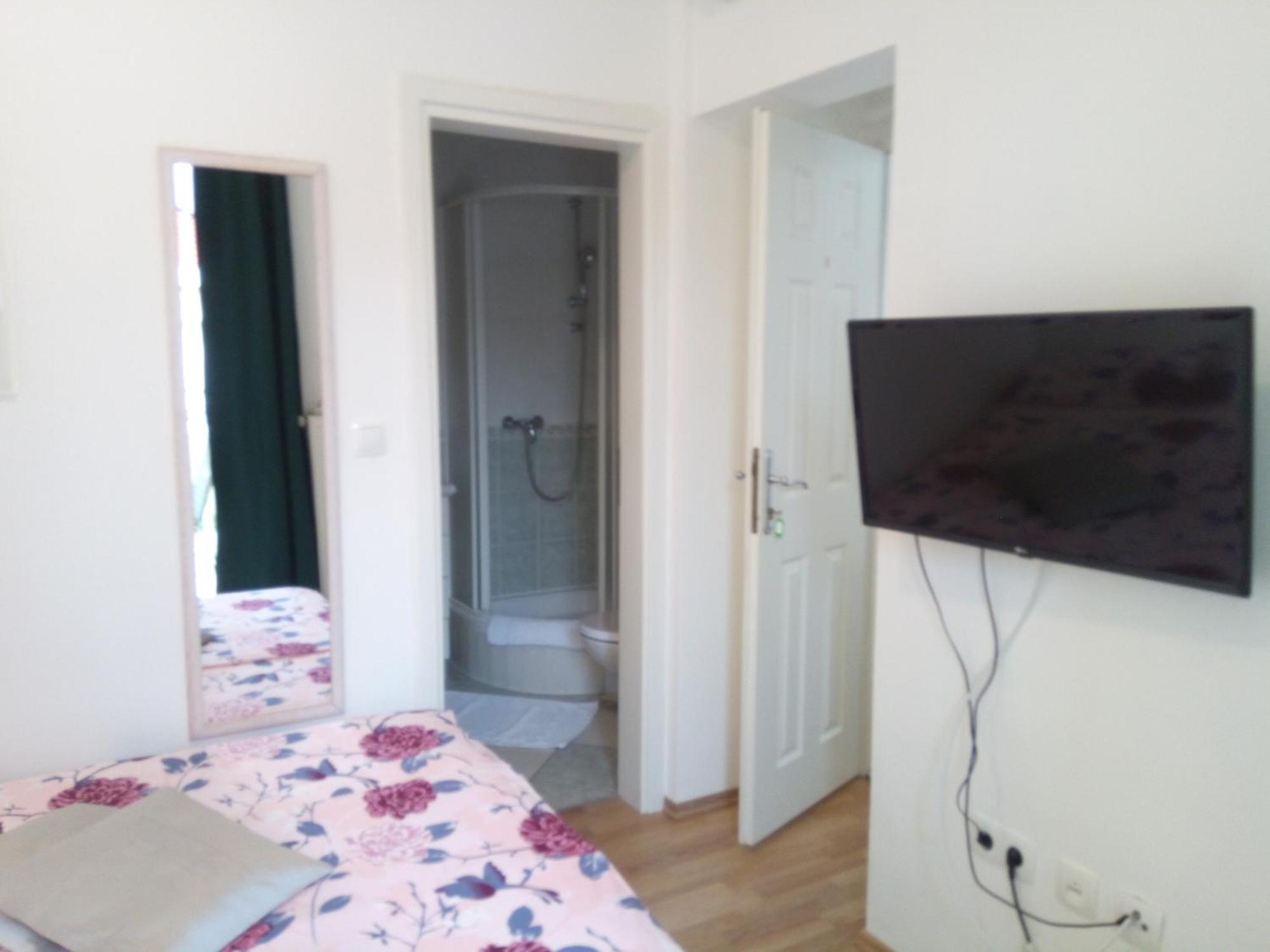 Ana Rooms Krk Town Rum bild
